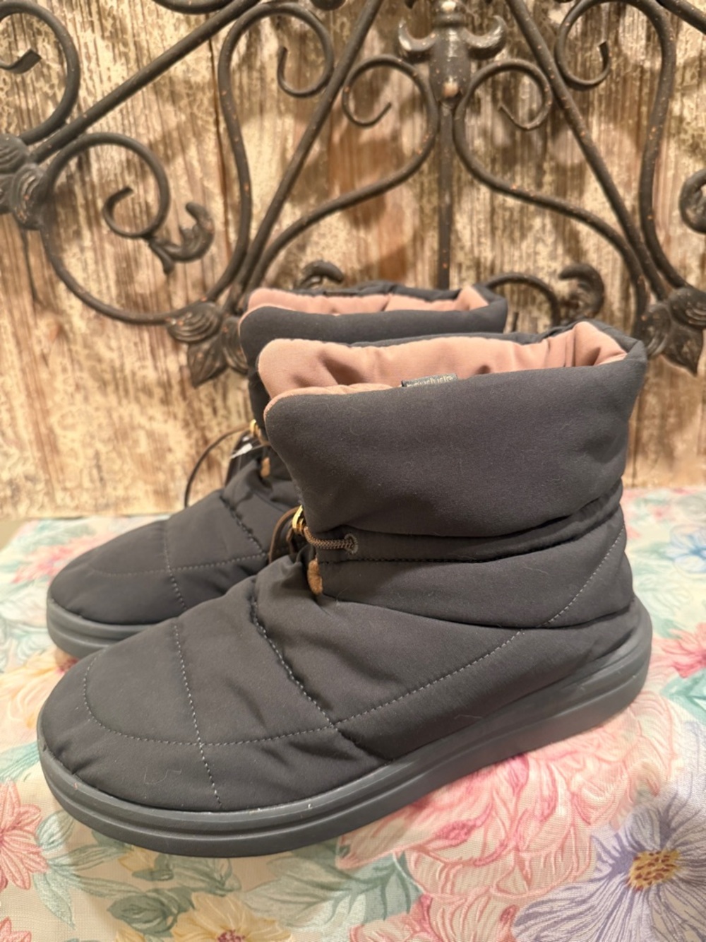 NWT 🥾HEY DUDE Womens Margot Eco Boots Charcoal size 10 new